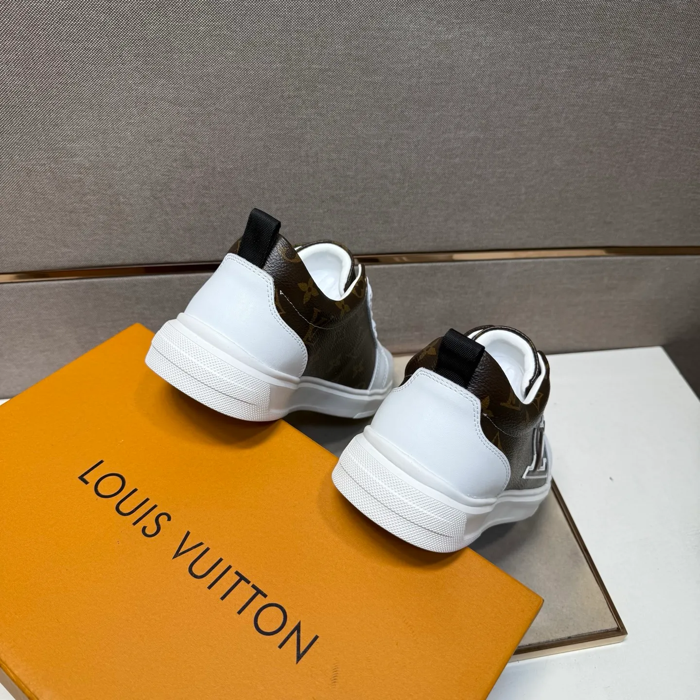 ⬛️Ex-factory price p400 [LV~] Men's casual shoes, 2025z cabinet sales simultaneously 🔶Code number: 38-44#️⃣ 🔷3 colors🔜The upper is made of multi-material splicing ➕Genuine leather lining, comfortable and breathable, sole: original comfortable and wear-resistant outsole, ⚠️real thing📱photographed🎬real thing is better📢📢📢